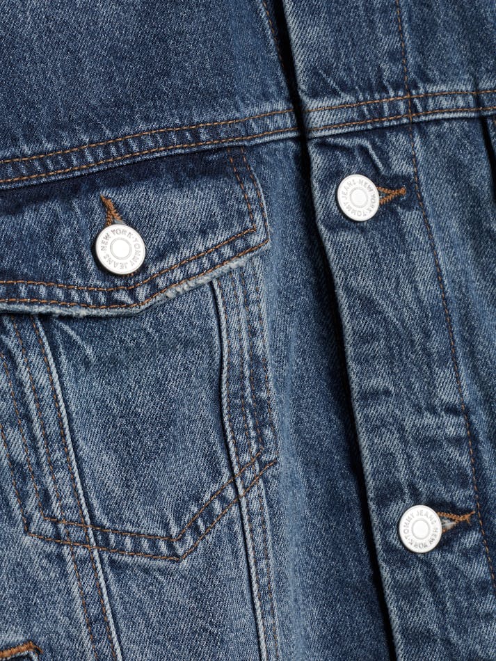 21070EFE-2887-4613-F126-C102F5B35B97