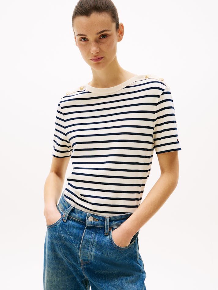 71F0AB22-A82A-66D4-9F6B-9FD450CCD91E