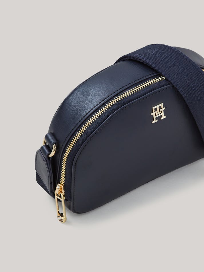 1E7656A1-EBE7-6F51-825A-F42F1F37828E