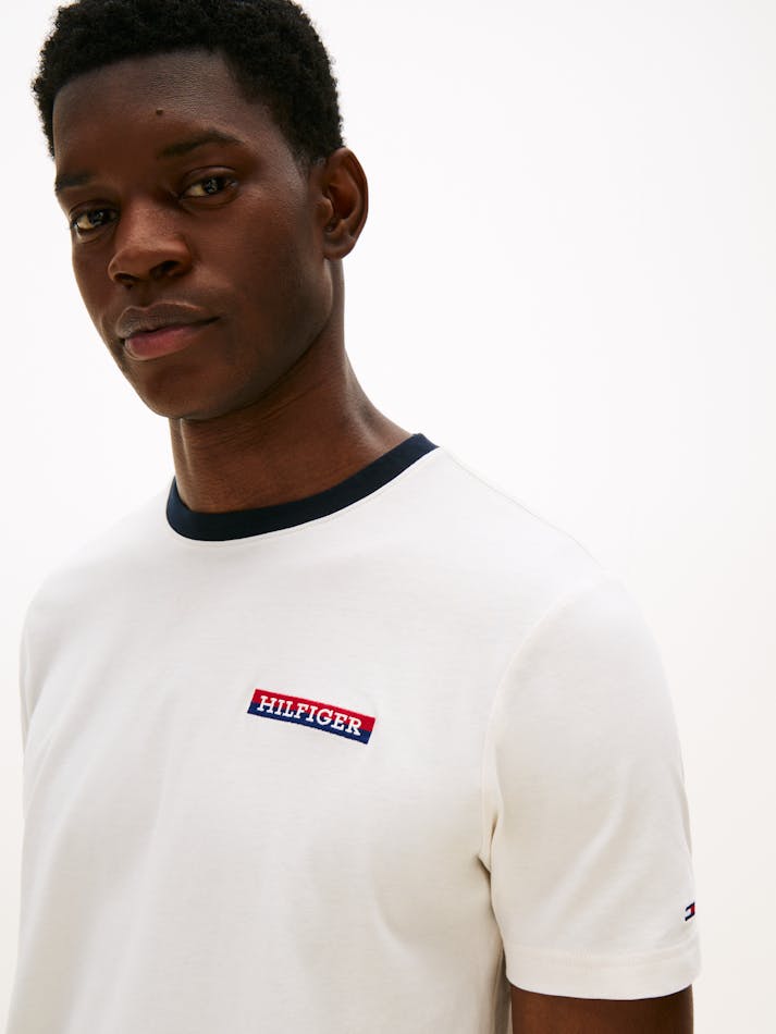 3AAF8E65-1660-D51F-8A90-4D498F606412