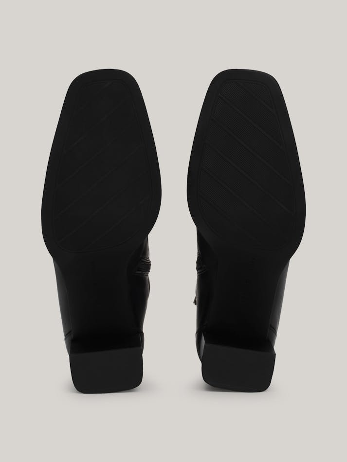 ACF96197-E38A-24FC-919E-60AD84B48F85