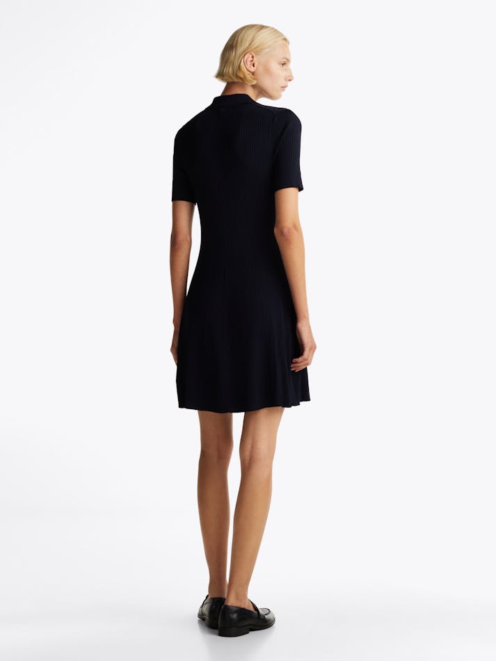 D9E4EFD6-B7F1-C6A2-DBD8-62EAAE0FFD2A